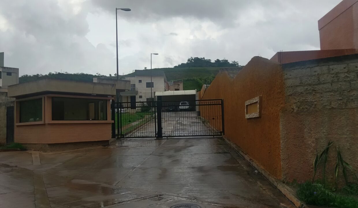 302151915_778879659826586_5571043802095220339_n-edit