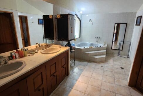 365589638_1405782996647022_9054874490937527081_n