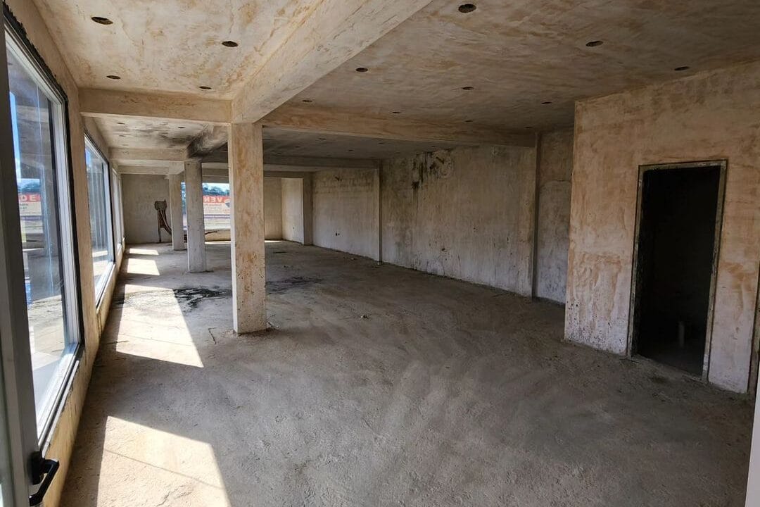 PRECIO+REMATE+,+A+ESTRENAR+EN+CENTRO+COMERCIAL+NUEVO,+AMPLIO+CON+CASI+SU+TOTALIDAD+EN+PAREDES+DE+VIDRIOS,+CON+FACHADA+A+LA+AVENIDA,+EN+OBRA+GRIS,+UBICADO+EN+EL+MUNICIPIO+SAN+DIEGO+,+ESTADO+CARABOBO,+SECTOR+EL+ (4)