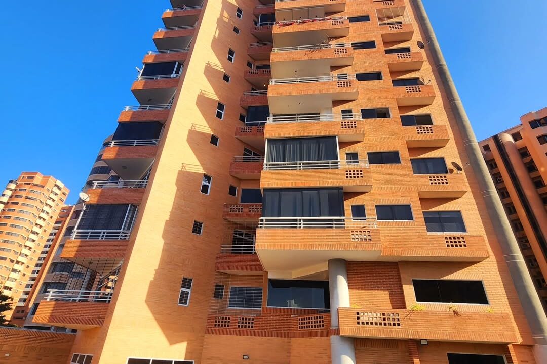 SaveClip.App_527573959_1996337987771209_2259846714754309943_n