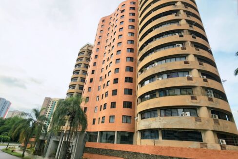 SaveClip.App_569393833_18533103898000499_3870491164202311986_n